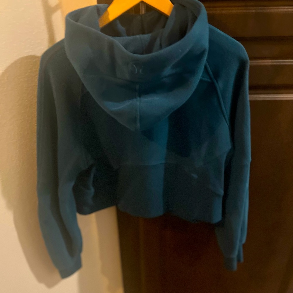 Lululemon cropped hoodie, size xs/s, no rags but beand new